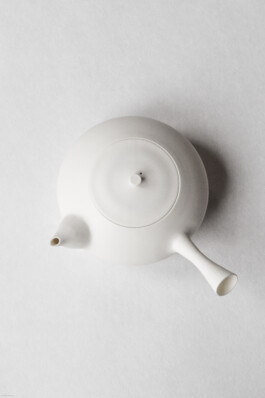 Porzellankanne Lilly Haas keramik-zürich-kurse-idakumori-porzellan